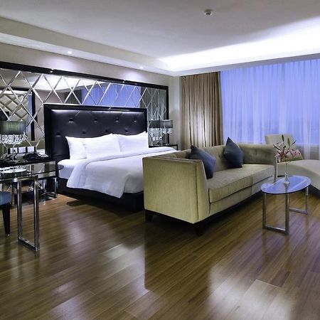 The Alana Hotel & Convention Center Solo By Aston Екстериор снимка