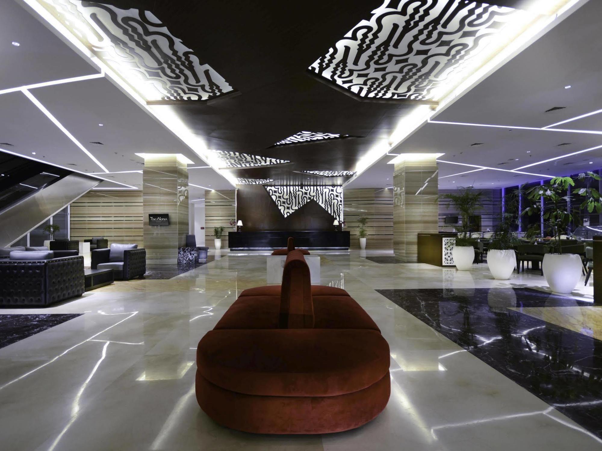 The Alana Hotel & Convention Center Solo By Aston Екстериор снимка
