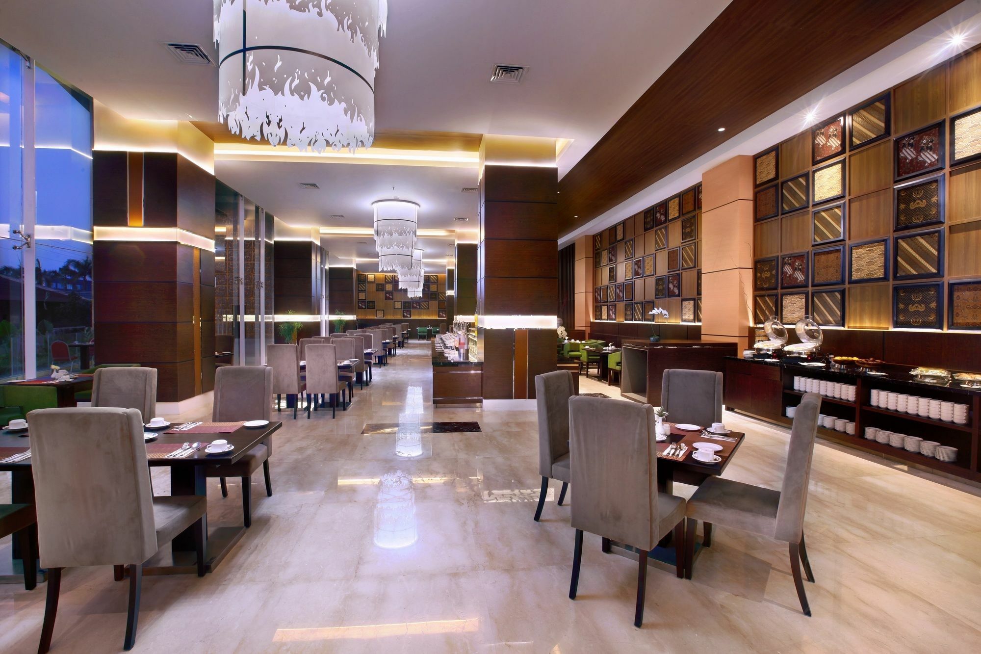 The Alana Hotel & Convention Center Solo By Aston Екстериор снимка