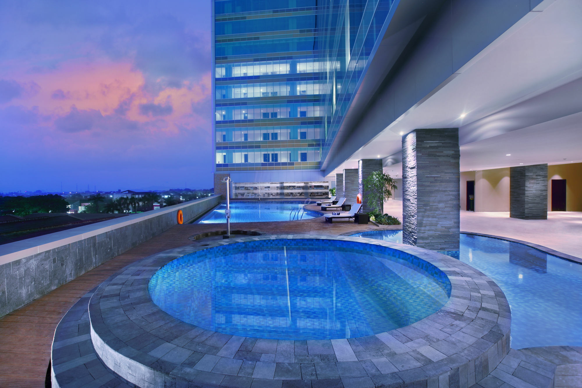 The Alana Hotel & Convention Center Solo By Aston Екстериор снимка